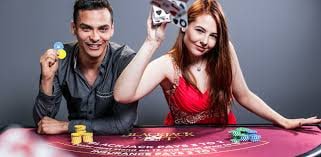 Gambar suasana pengguna menikmati hiburan sports dan casino modern secara bertanggung jawab